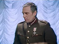 Артур Экис в роли члена "Грома и креста" Артур Экис в роли члена "Грома и креста"