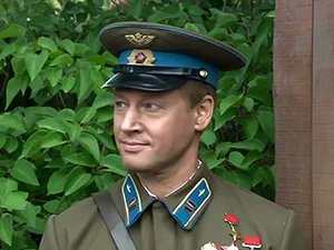 Дмитрий Харатьян в роли лётчика Вадима Соколова Дмитрий Харатьян в роли лётчика Вадима Соколова